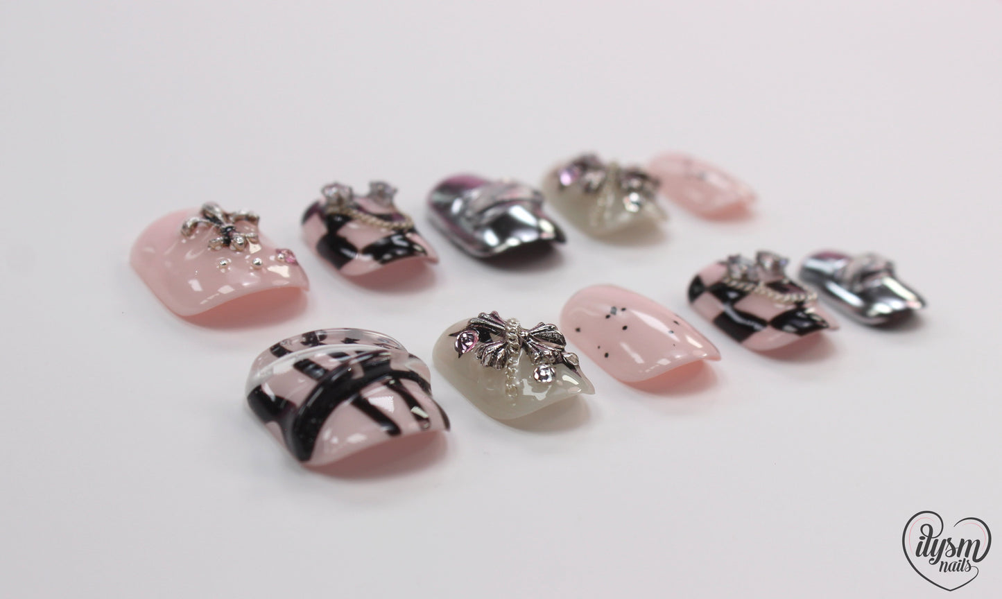 Chrome Checkers Chain (Handmade Press on Nails) - Summer Collection